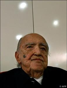 Oscar Niemeyer inaugura auditório em Ravello na Itália