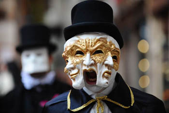 Cidade de Veneza faz o Carnaval da Crise