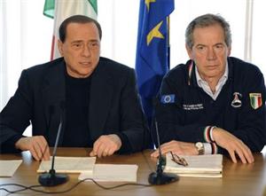O Chefe da Casa Civil (à dir.), Guido Bertolasso, é considerado o braço direito do premier italiano (à esq.), Silvio Berlusconi