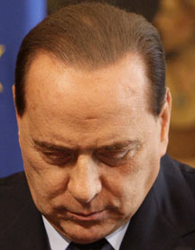 Ameaça de bomba força Berlusconi a trocar de avião