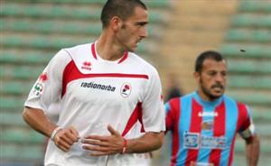 O atleta Bonnucci (à frente) do Bari é um dos novatos convocados por Lippi