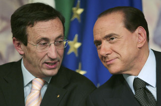 Berlusconi pede a Fini para evitar cisão do PDL