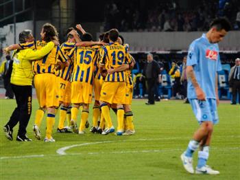 Jogadores do Parma comemoram vitória fora de casa