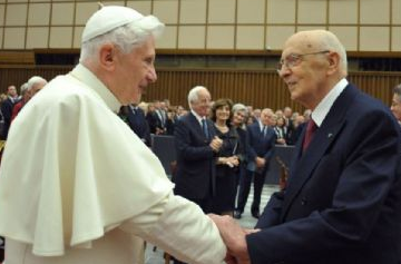 O papa Bento XVI foi homenageado ontem pelo presidente italiano, Giorgio Napolitano, que ofereceu ao Pontífice um concerto por ocasião do quinto aniversário de sua eleição, celebrado há dez dias