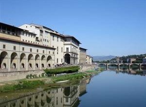 Firenze reabre o