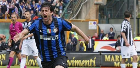 Internazionale leva susto da Roma, mas Milito marca e garante o penta