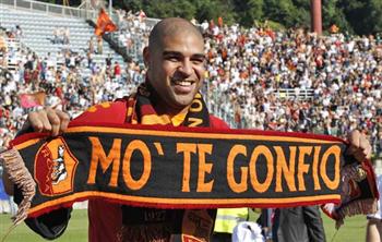 Adriano na apresentação da Roma