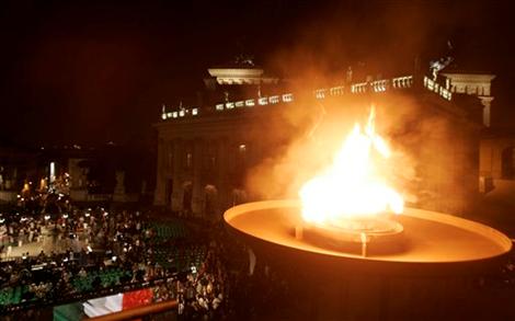 Itália reacende pira olímpica para celebrar 50 anos dos Jogos de Roma de1960
