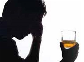 Jovens italianos enfrentam problemas de alcoolismo