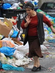 Exército italiano recolhe mais de 1.500 toneladas de lixo das ruas de Nápoles