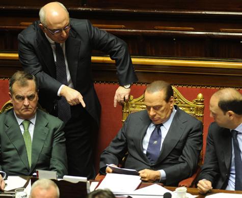 Berlusconi vence na Câmara por apenas 3 votos de diferença