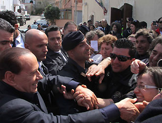 Berlusconi visita Lampedusa
