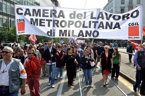 Milhares de italianos fizeram greve contra o governo Berlusconi