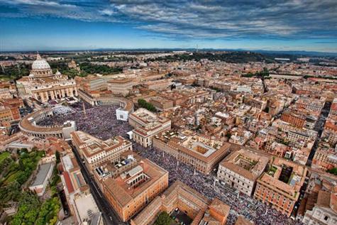 Vista aérea do Vaticano no dia da beatificação de João Paulo II