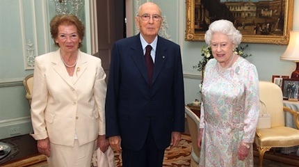 Rainha Elisabeth recebe o presidente italiano Giorgio Napolitano