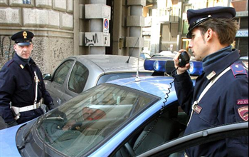 Polícia italiana confisca dois milhões de produtos falsificados nas praias da Itália, neste verão