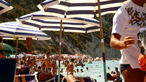 Diminui cada vez mais o número de italianos que podem pagar para sair de férias