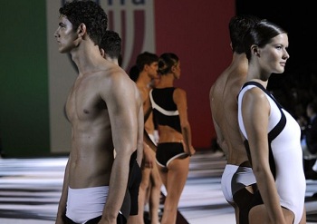 Armani apresenta uniformes de banho da Itália para os Jogos Olímpicos