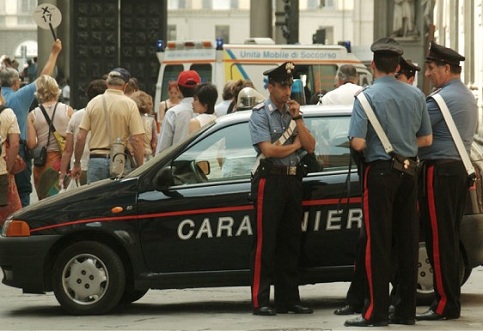 Manual para Polícia Militar da Itália associava gays à necrofilia e incesto