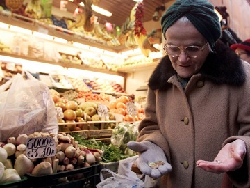 Relatório afirma que 55% dos idosos na Itália vivem com menos de 1 mil euros por mês