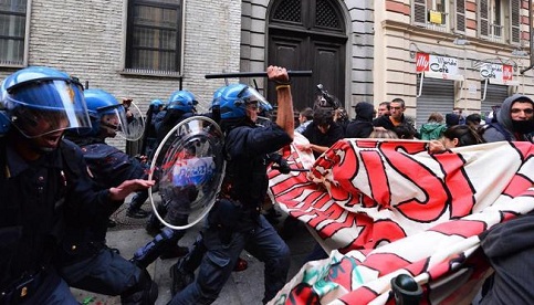 Estudantes confrontam a polícia na Itália