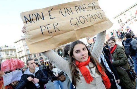 Desemprego entre os jovens italianos sobe para 36,5%
