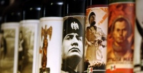 Culto a Mussolini continua vivo em calendários e canecas na Itália