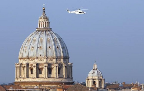 Papa deixa o Vaticano de helicóptero
