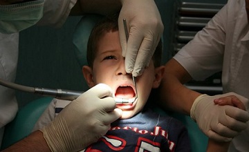 Com a grave crise econômica, crianças deixam de ir ao dentista na Itália