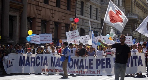 Manifestação contra o aborto reúne mais de 30 mil pessoas em Roma