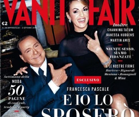 Revista publica em destaque Berlusconi e sua namorada