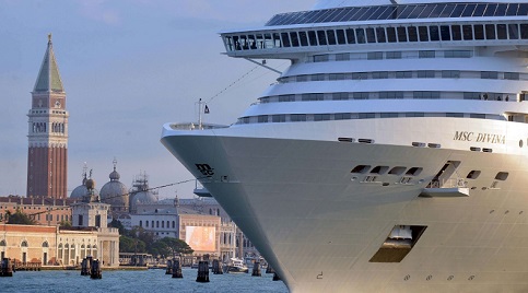 Governo italiano vai limitar tráfego de navios de cruzeiro em Veneza, norte da Itália