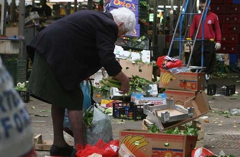 Número de pobres na Itália dobra entre 2005 e 2012, de acordo com relatório