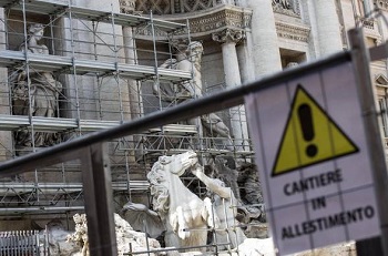 Fontana Di Trevi está em restauração