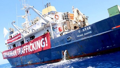 Navio ‘anti-imigrantes’ causa polêmica no Mar Mediterrâneo
