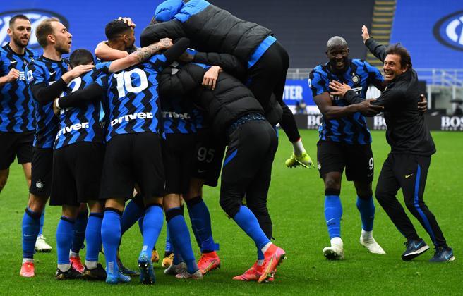 Inter de Milão conquista por antecipação o Campeonato Italiano e quebra